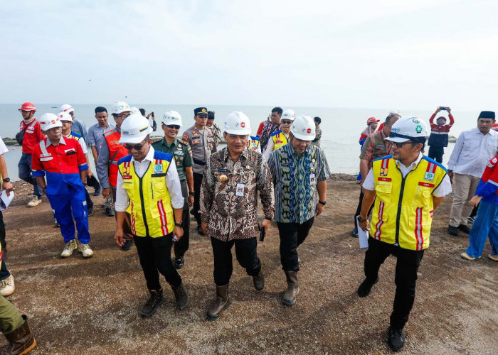 Tanggul Laut Difungsionalkan